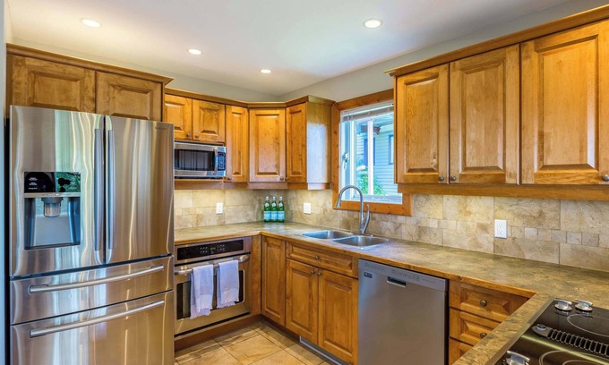 Silver Star Mountain Cabin | The Alpine I Hot Tub |Patio & BBQ I Ski-in Ski-Out