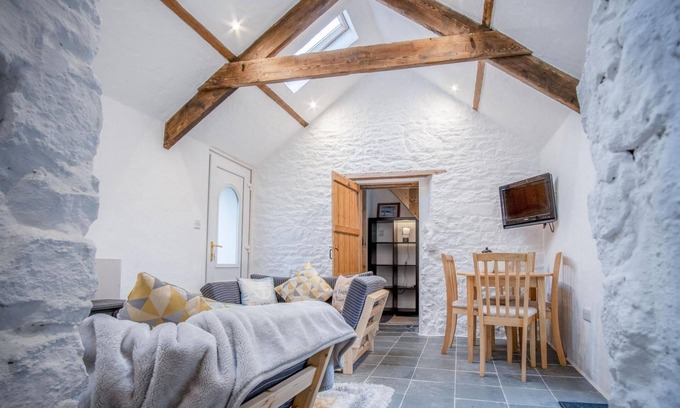 Castlemartin House | The Anchor Light - 1 Bed - Freshwest Beach Retreat