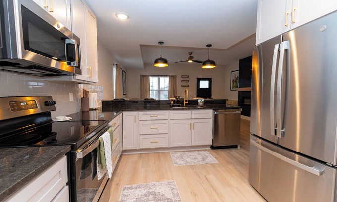 New Albany House | The Aniston - Charming Retreat in the Heart of Downtown New Albany