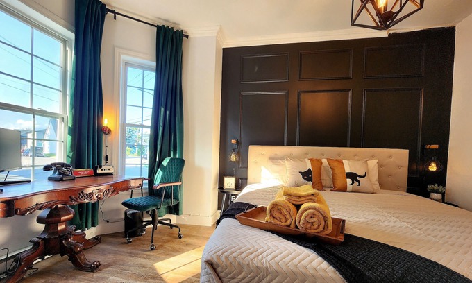 Quartier 5-4 Apartment | The Antique Cat - Jacuzzi & Parking