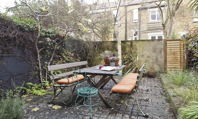 Tufnell Park House | The Artist's House, by Veeve