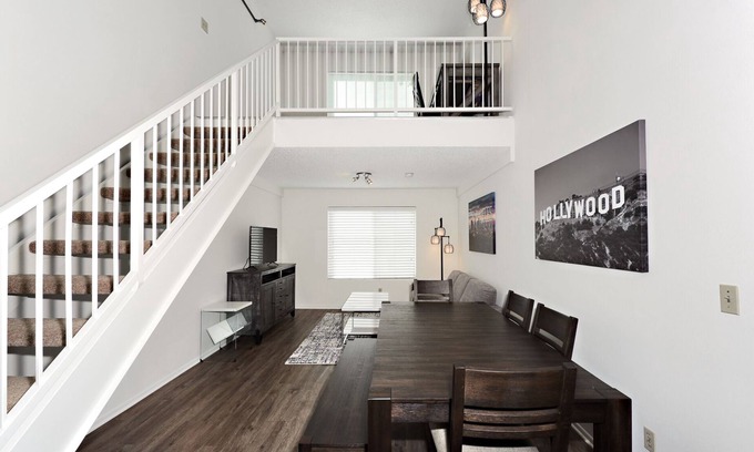 Palms Apartment | The Bagely Penthouse 304