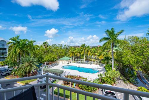 Key West House | The Barbados -Bright Condo w Pool