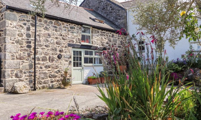 Coverack House | The Barn at Trevothen Farm