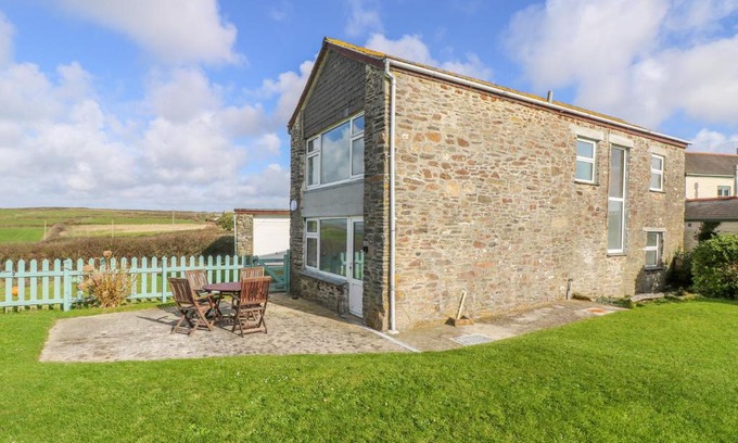 Gunwalloe House | The Barn