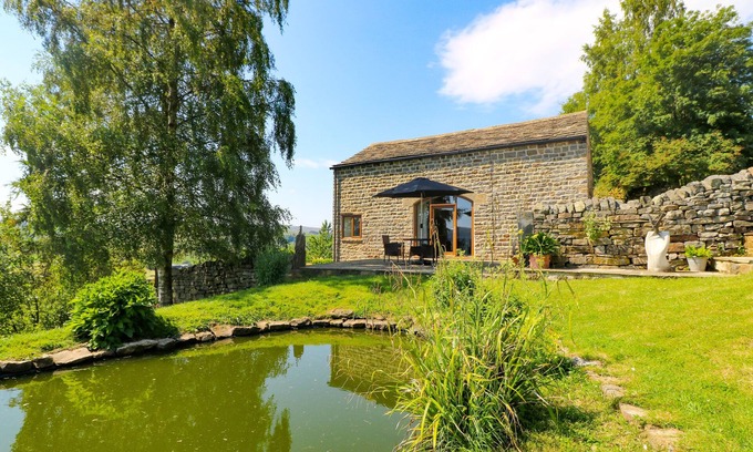 Lofthouse Cottage | THE BARN, luxury holiday cottage, with a garden in Pateley Bridge