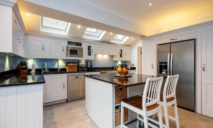 Mortlake House | The Barnes Family Haven, by Veeve