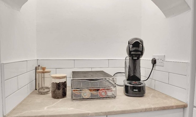 Butetown House | The Bay Escape - lush 3bd house, up to 8 people