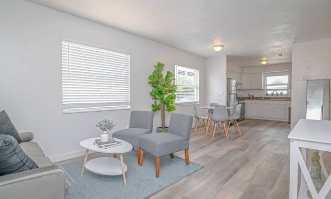 North Hyde Park Apartment | The Bayside Retreat - Unit A