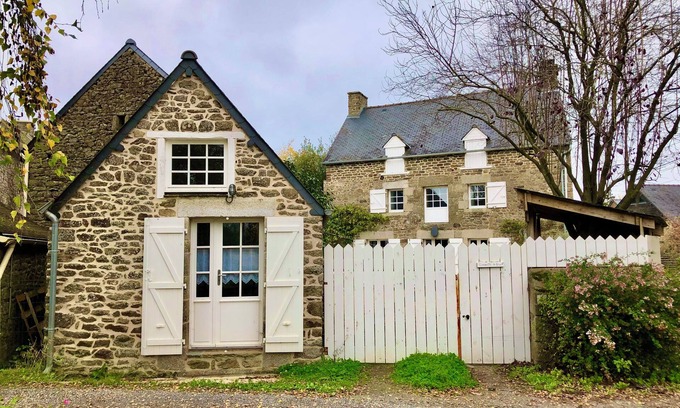 La Vicomte-sur-Rance House | THE BEACH