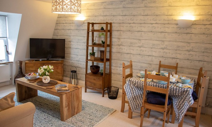 Eastbourne City Centre Apartment | The Beach House, Driftwood, bespoke apartment with private parking