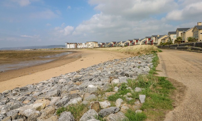 Llanelli Cottage | THE BEACH HOUSE, family friendly, country holiday cottage in Llanelli