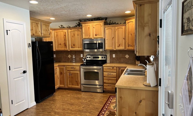 Fir Grove Estates Cabin | The Bears Den- A pet friendly, king bed cabin.
