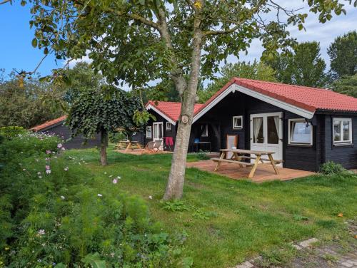 Opperdoes House | The Bee - Trekkershuts & Apartment