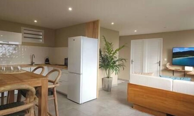 Basse-Terre Apartment | The beige setting: sea view!