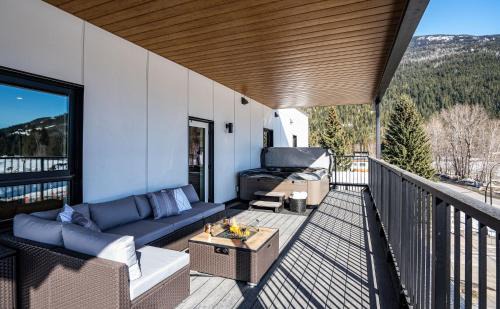 Revelstoke Apartment | The Big Deck by Revelstoke Vacations