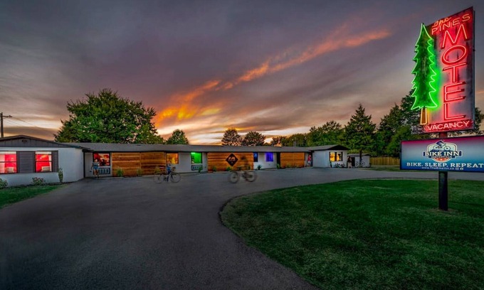 Bentonville Cabin | The Bike Inn Takeover-13 rooms & 16 beds sleeps 32