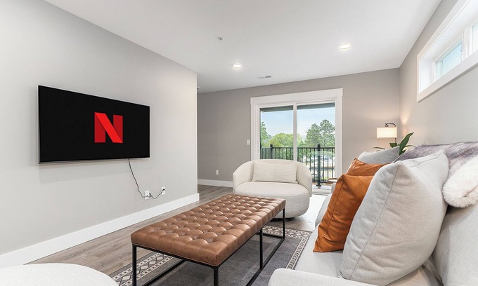 Lake Leelanau Condo | π€ The Birches - Condotel Downtown Lake Leelanau β Unit 1
