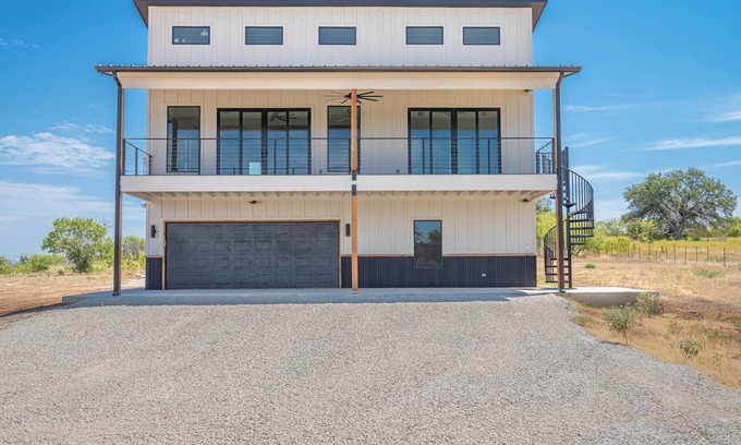 Palo Pinto County House | The Bird House on Possum Kingdom Lake