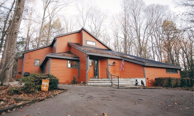 Sevierville House | The "Bird's Nest" and Trees