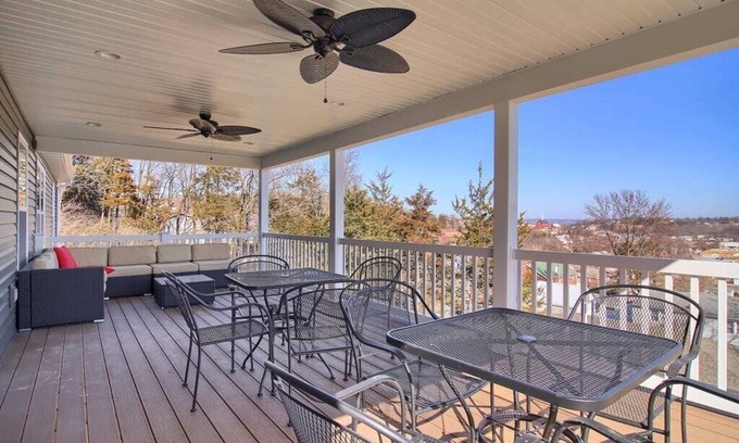 Hermann House | The Bittersweet Inn: Brand new 6 bed 5 bath house