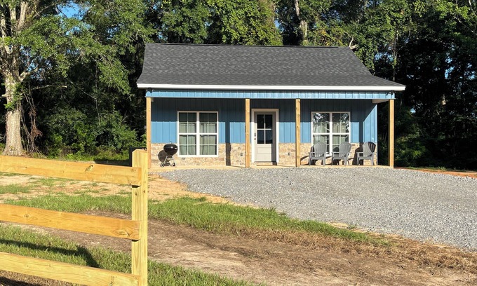 Calhoun House | The Blue Cottage on Brownlee!