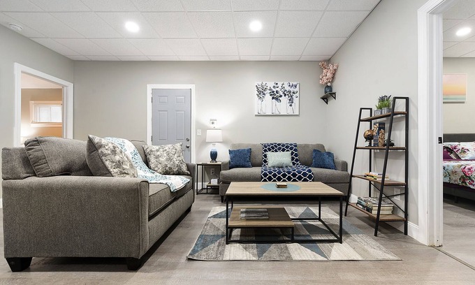 Mount Washington Apartment | The Blue Haven - Newly Renovated 3BR, 8 mins to Downtown & Pet-Friendly