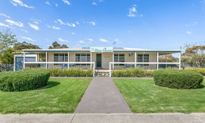 Bonney House | The Blue House Summar
