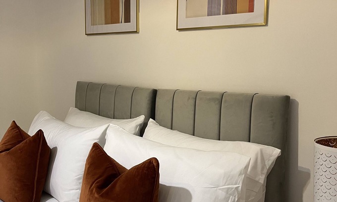 Leicester City Centre Apartment | The Blue Lagoon Loft is a snug apartment to escape to in the heart of Leicester.