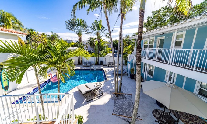 Coral Ridge Apartment | The Blue Parrot