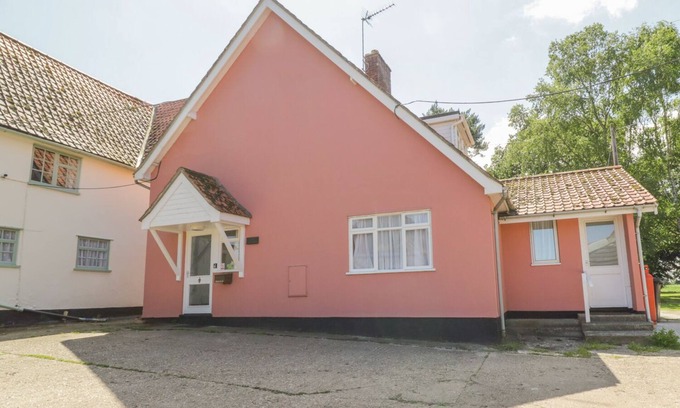 Eye Cottage | THE BOTHY, with a garden in Eye