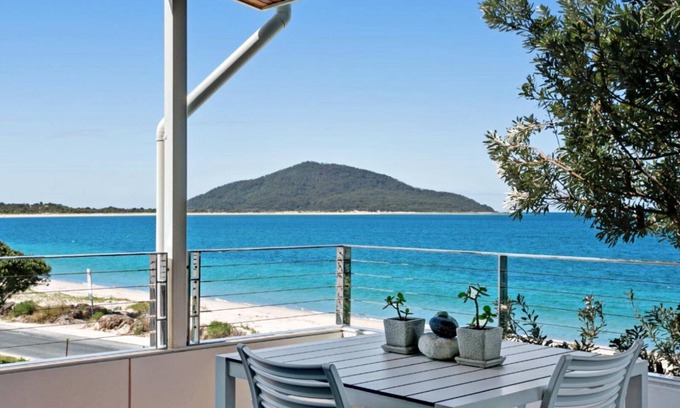 Hawks Nest House | The Boulevarde at its best