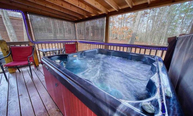 Blairsville Cabin | The Breakaway - Hot tub and fire pit