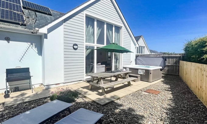 Woolacombe House | The Breakers - 3 bed| Pet Friendly* | Hot Tub*