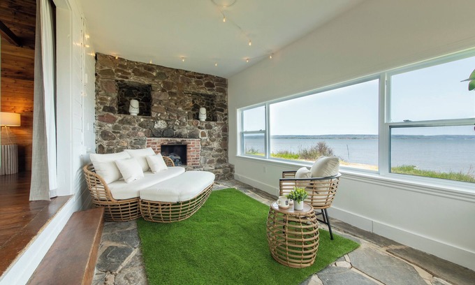 Newport Landing Hotel | The Breeze Motel