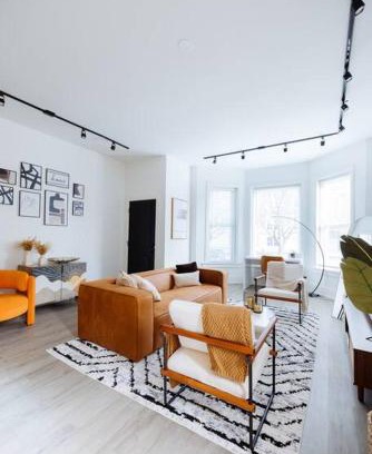 Woodlawn Apartment | The Brown House - A luxurious UChicago Campus stay