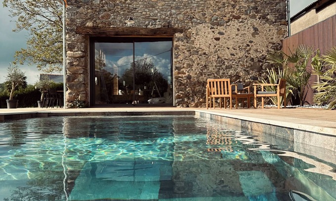 Loubajac House | The Buala barn with heated swimming pool