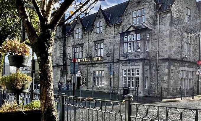 Llangefni Hotel | The Bull Hotel