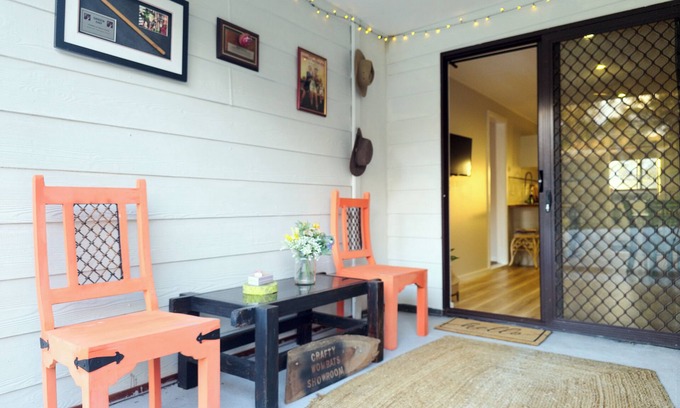 Frog Rock Apartment | The Burrow Guest Suite at Resteasy Farmstay