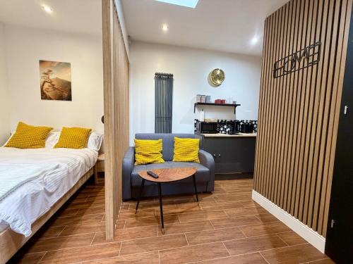 Toddington Apartment | The Cabin at the Orchard House- Stricly No Parties