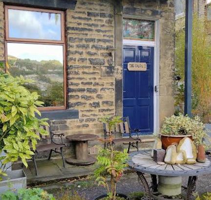 Wadsworth Apartment | The Cabin - Great Views, Garden, Netflix, Near Town