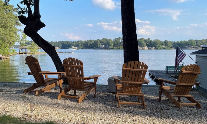 Titus Cabin | The Cabin On Dogwood - A cozy 1950's Cabin on Lake Jordan, Alabama