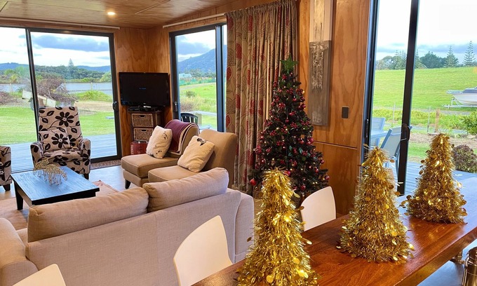 Pukenui Cabin | The Camel at Araiawai Lodge, Pukenui. Modern & S/C open-plan, sleeps 2-6,