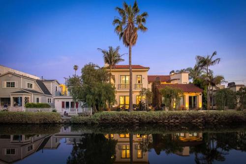 Venice Canals House | The Canal Escape - canal-front Italian villa