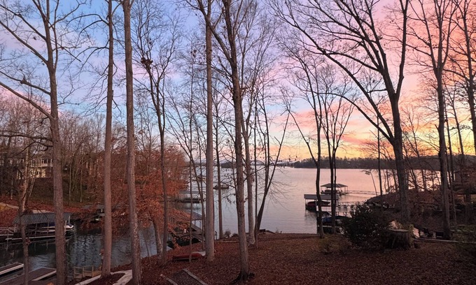 Seneca House | The Canoe House - Family/Elder Friendly 6 BE/4 BA - Clemson + Golf Outings