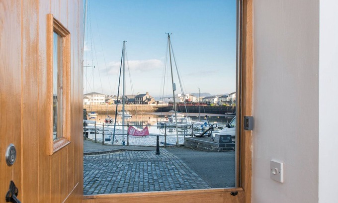 Borth-y-Gest Cottage | THE CAPTAIN'S BANK, pet friendly, with a garden in Porthmadog