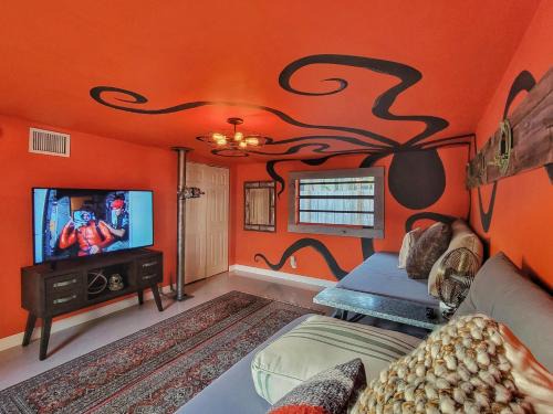 Poinsettia Heights House | The Captain's Landing - 4 bedroom - 2 bathroom - Outdoor soaking tub - Adventure home