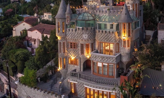 Hollywood Dell House | The Castle Ivar