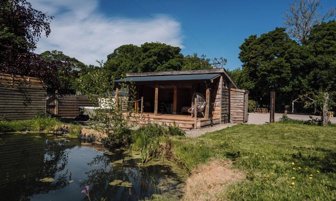 Carlisle Cottage | THE CHARD, romantic, with hot tub in Longtown