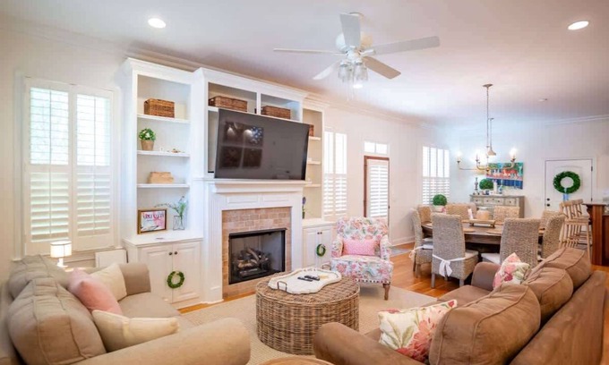 Oxford House | The Charleston by Apex Short Term Stays